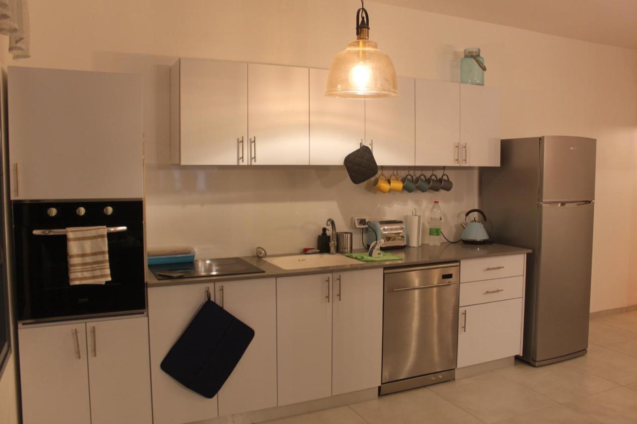 Ferienwohnung נוף הארבל עם חלון לכינרת Migdal Exterior foto