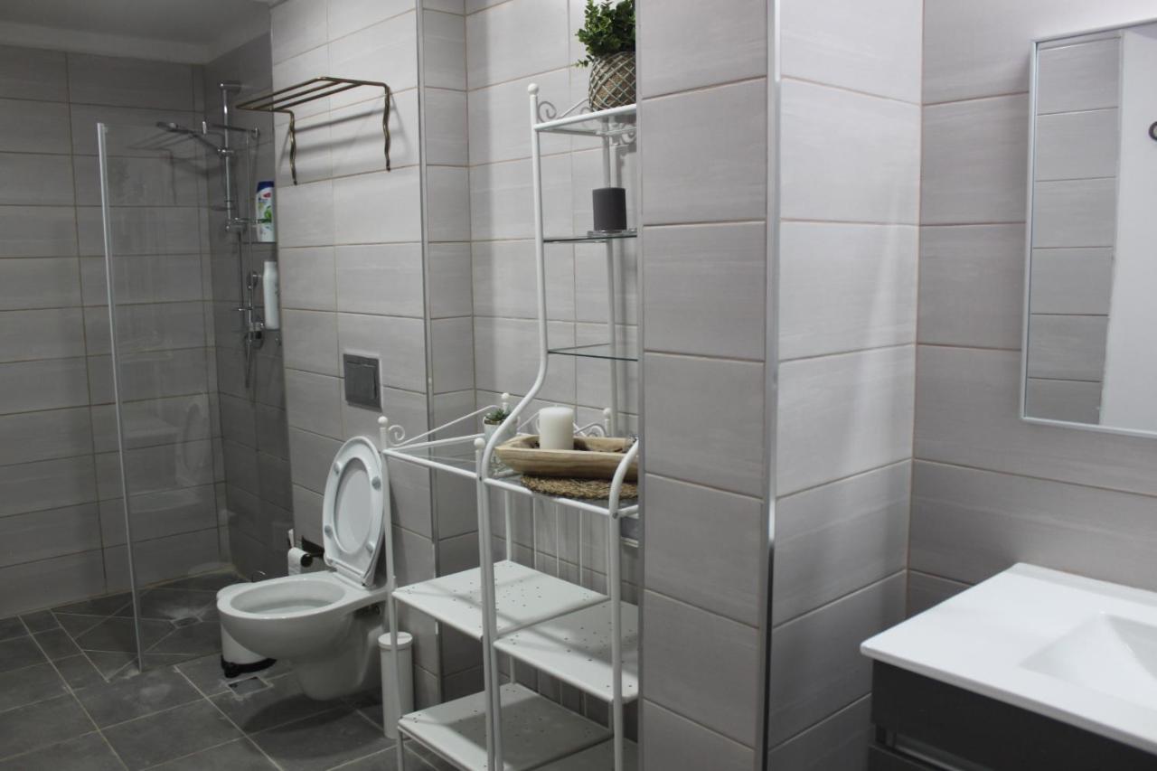 Ferienwohnung נוף הארבל עם חלון לכינרת Migdal Exterior foto
