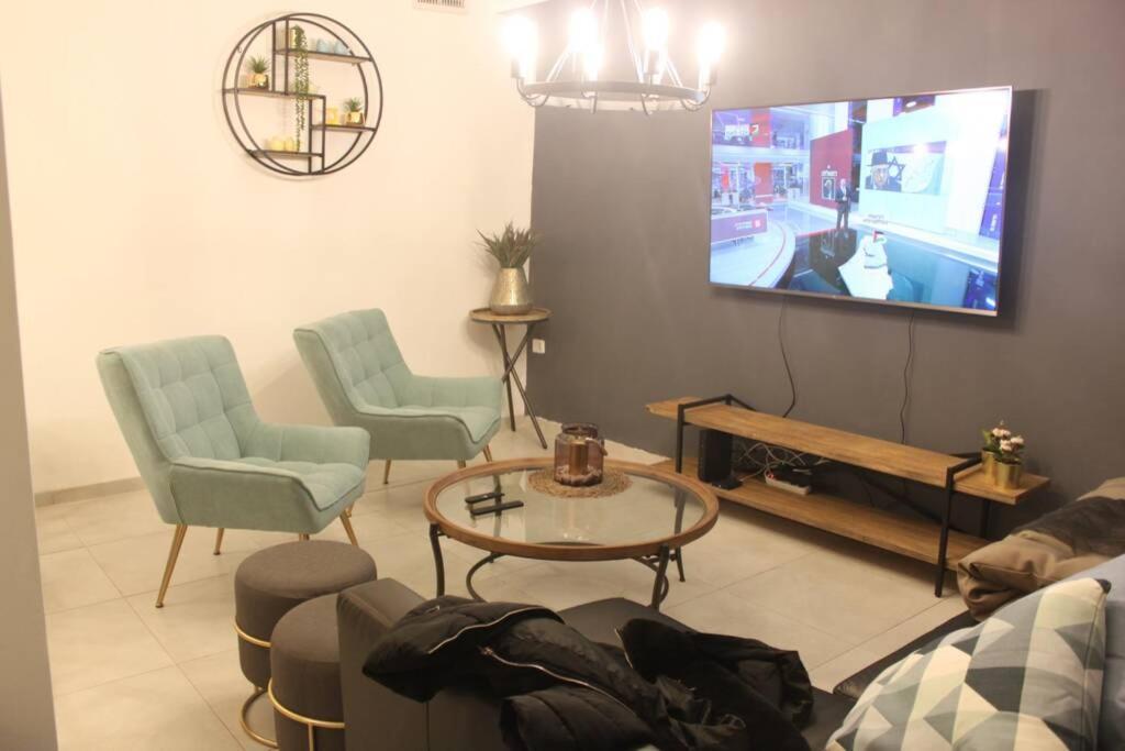Ferienwohnung נוף הארבל עם חלון לכינרת Migdal Exterior foto